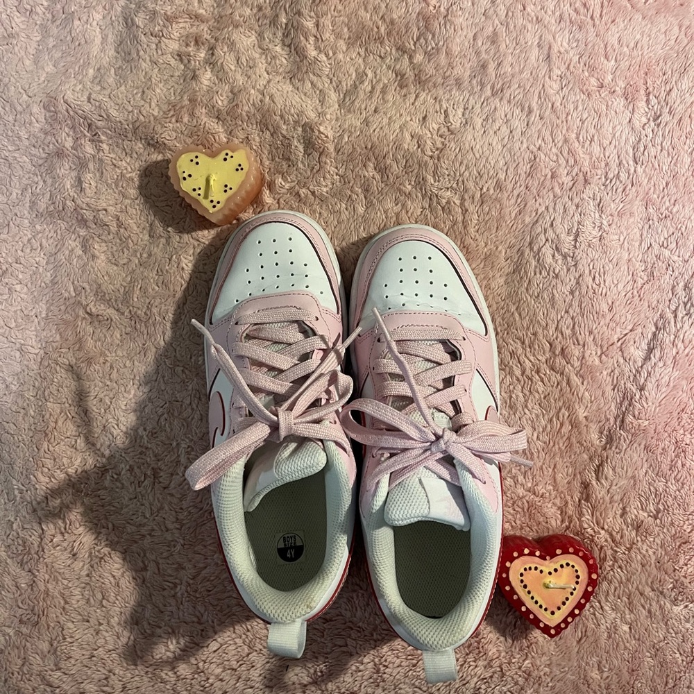 pink nikes 🩷